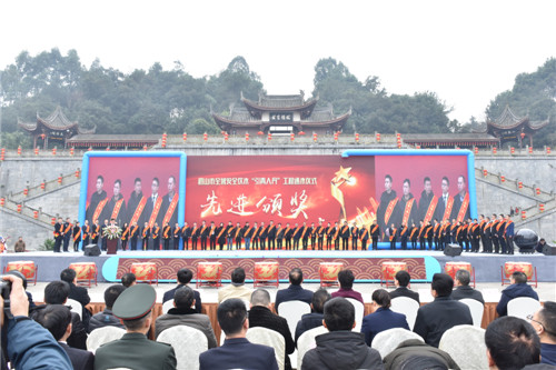 1月31日，现场对参与“引青入丹”工程建设的建设者们进行表彰。_副本.jpg