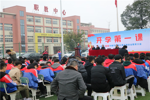 校长致辞.jpg