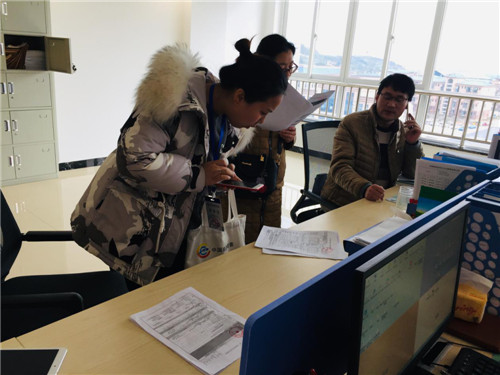 经普人员深入企事业单位清查.jpg