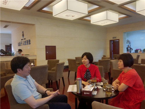 5月23日，洪雅县科协走访幺麻子公司科技工作者赵跃军.jpg