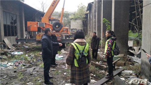 商讨清理拆除对策.jpg