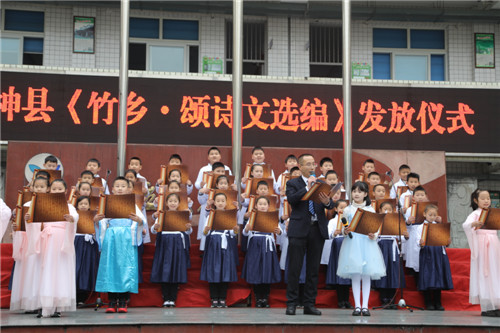 朗诵表演2.jpg