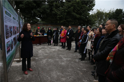 在高台镇安家坝村参观.jpg