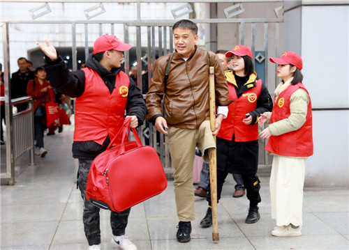 广安市农民工返乡专列 (4).jpg