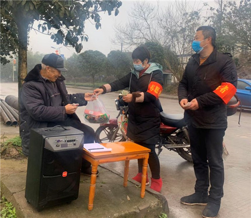 帮群众购买生活用品.jpg