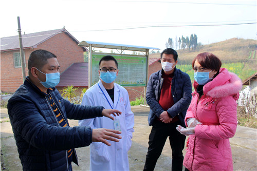 李亚军与区人社局讨论研究农民工返岗免费体检工作.jpg