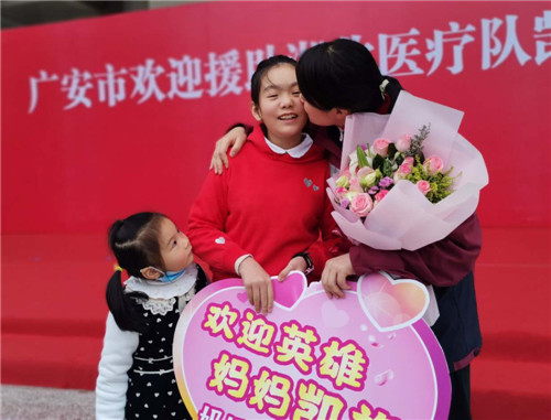 刘小林和女儿.jpg