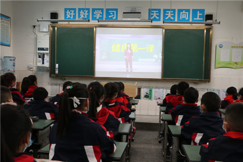 复学“健康教育第一课”.jpg