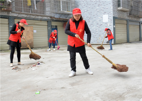 党员志愿者开展志愿活动.jpg
