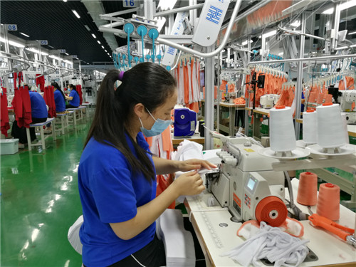 正在赶货的服装厂.jpg