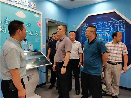 参观社区科普馆.jpg