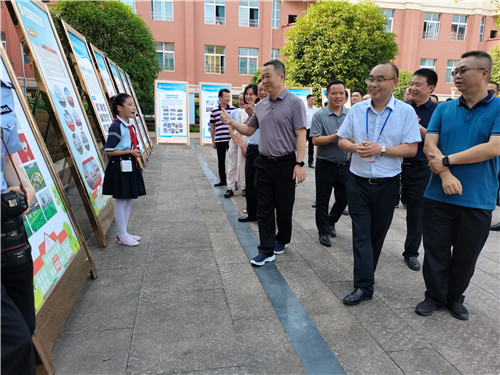 参观学校.jpg