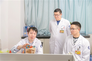 铺就亮丽文明底色 打造人民满意医院