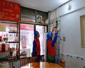 贡井区供电中心：“满格电”为节日“烟火气”经济赋能