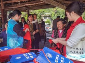 天全县科协开展“三下乡”活动