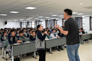 东兴区科协为高三学生舒缓心理压力