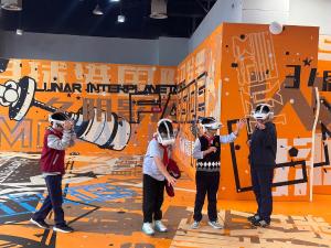 听专家讲探月故事 用VR“走进”月球背面
