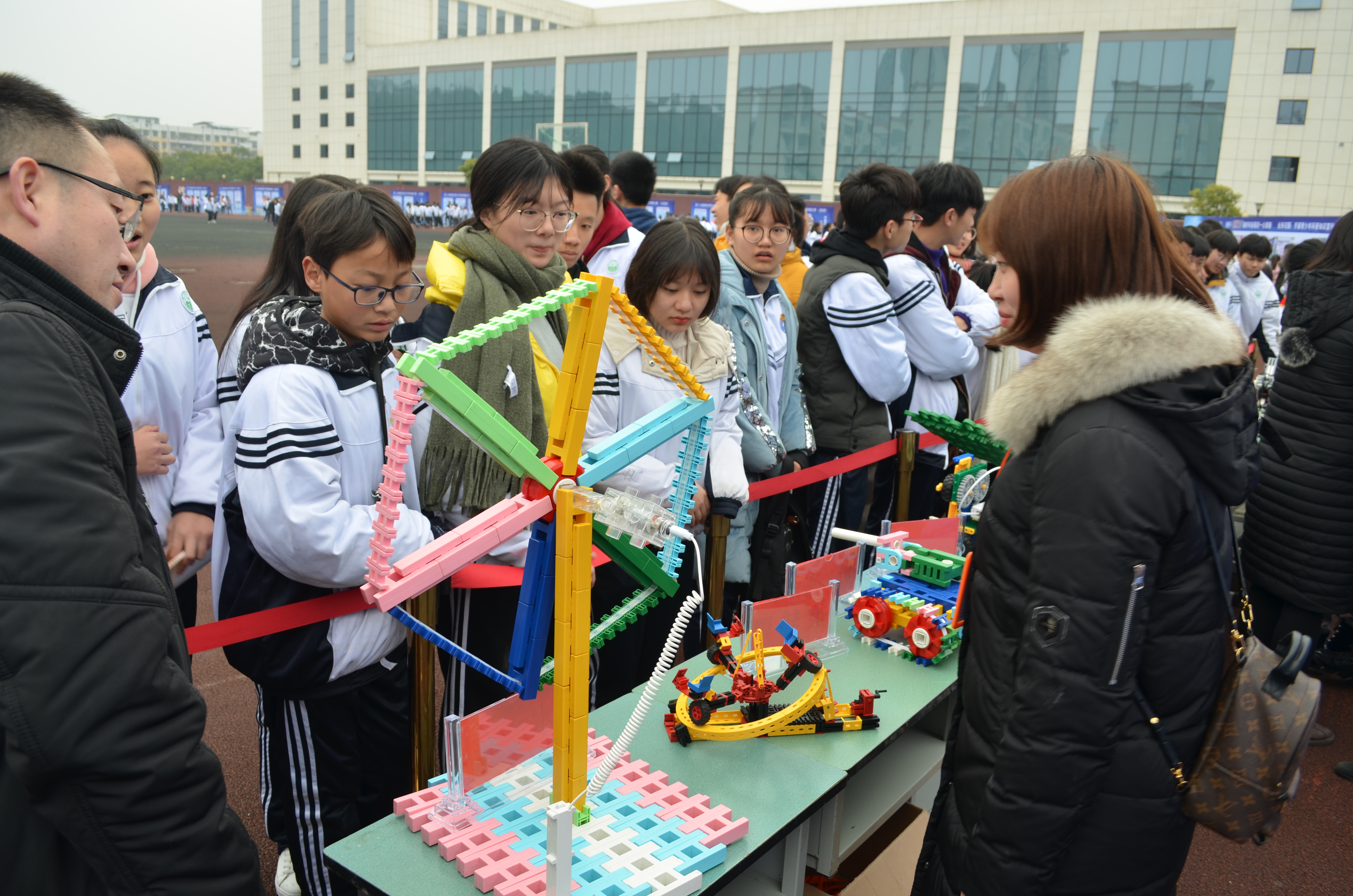 第三届资阳市青少年科技创新成果市长奖颁奖典礼在资阳中学举行