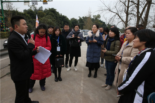 在白果乡楼坊溪村了解椪柑产业发展.jpg