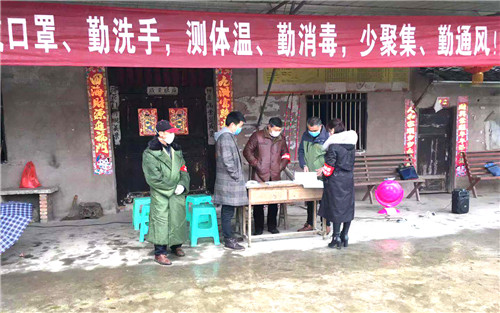 图3为邻水县九龙镇科普员进村入户开展疫情防控知识宣传.jpg