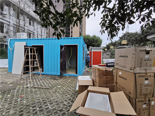 2月8日，搭建之初，现场堆放的材料.jpg