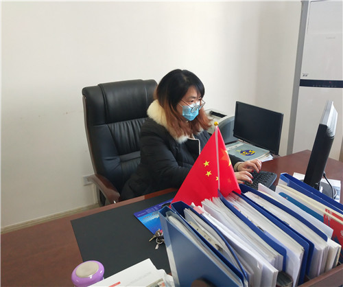 杨静主任整理学校防控工作资料.jpg