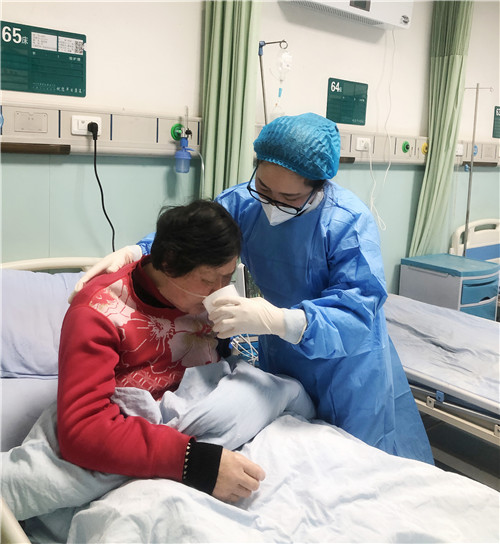 照顾病人谈心.jpg