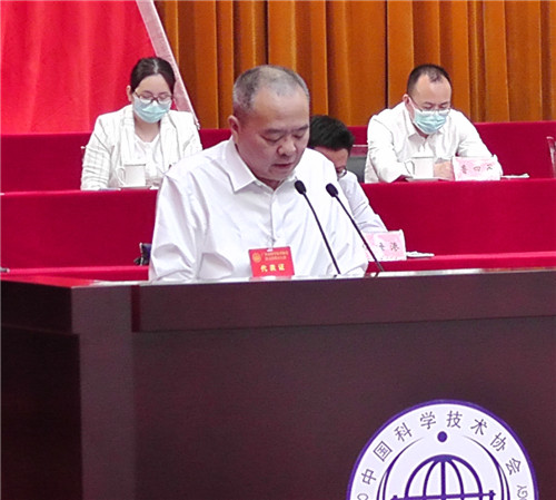 王江宁作报告.jpg