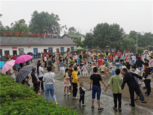青神县：举办“六一”庆祝活动