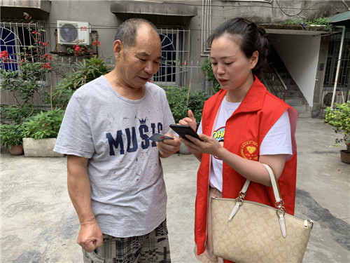 彭山区网格员：“小网格” 服务“大民生”