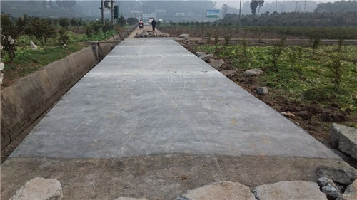 帮助双龙村修建进村道路.jpg