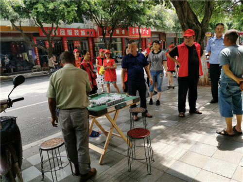 青神县：凤阳社区开展集中整治行动