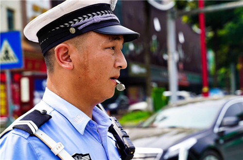 眉山市：交警倾力助力“双创”工作
