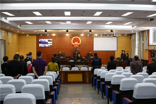 扫黑案件庭审现场照片.jpg