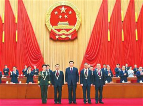 全国抗击新冠肺炎疫情表彰大会在京隆重举行