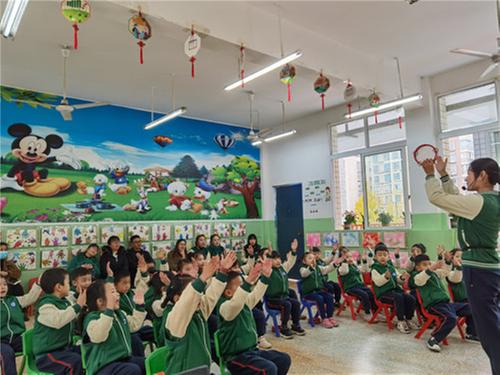 巴州区六小开展幼儿园园际交流活动
