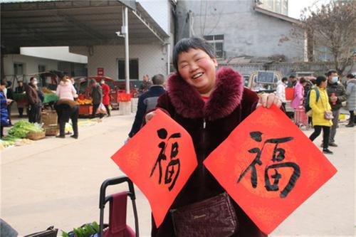 成都东部新区石板凳街道开展“送春联 迎新春”文化志愿服务活动