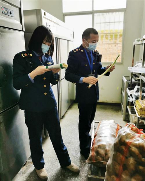 华蓥市市场监督管理局积极开展校园食品安全专项检查