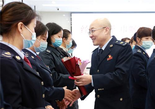 经税花开  巾帼颂党