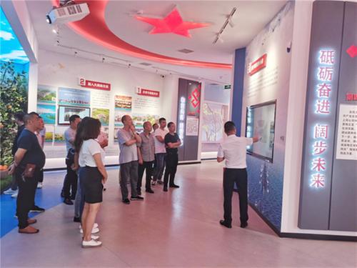 武胜县现代农业园区开展“红心向党弘扬红色精神”主题党日活动