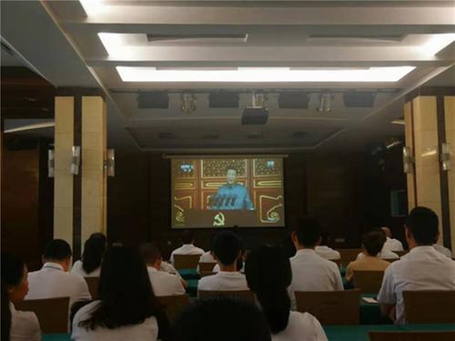 东坡区委宣传部组织观看建党百年庆典并举行“七一”主题党日活动
