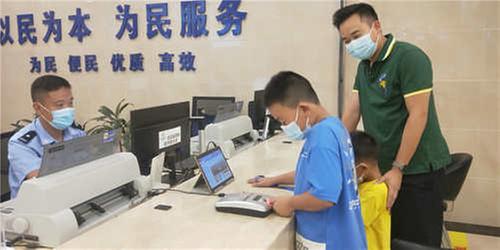 丹棱县：办理首例未满十六周岁公民首次申领居民身份证“省内通办”业务