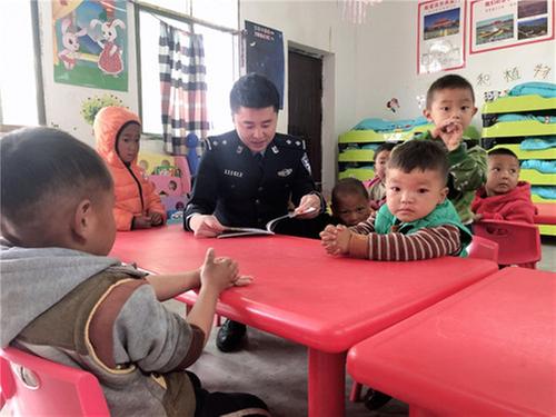 扎根基层为民服务 无愧一身“藏青蓝”