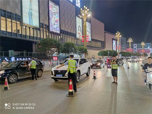 邻水县：交警开展酒驾整治