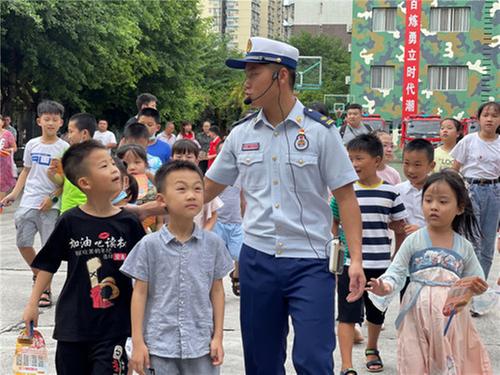 嘉陵区妇联联合消防救援大队上好学前安全第一课
