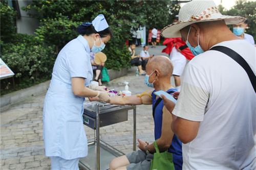 武胜县人民医院开展前列腺免费筛查公益活动