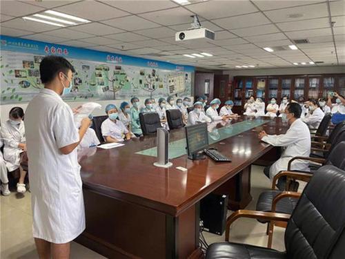 华西广安医院：新冠疫情防控知识技能培训全覆盖