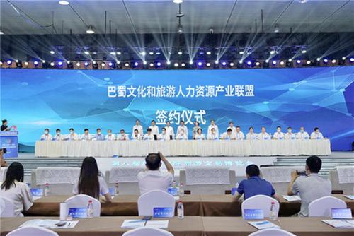 全国专家齐聚乐山峰会对症开方