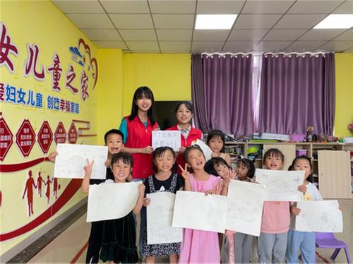 嘉陵区：爱心支教行 温暖伴童心