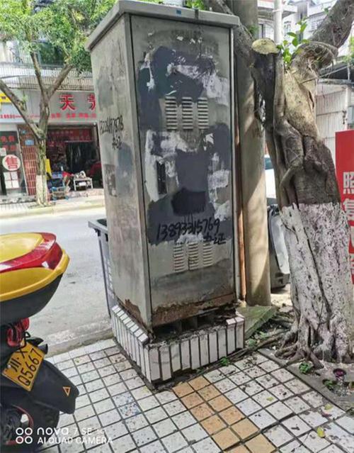 武胜县城区箱体设施“穿新衣”